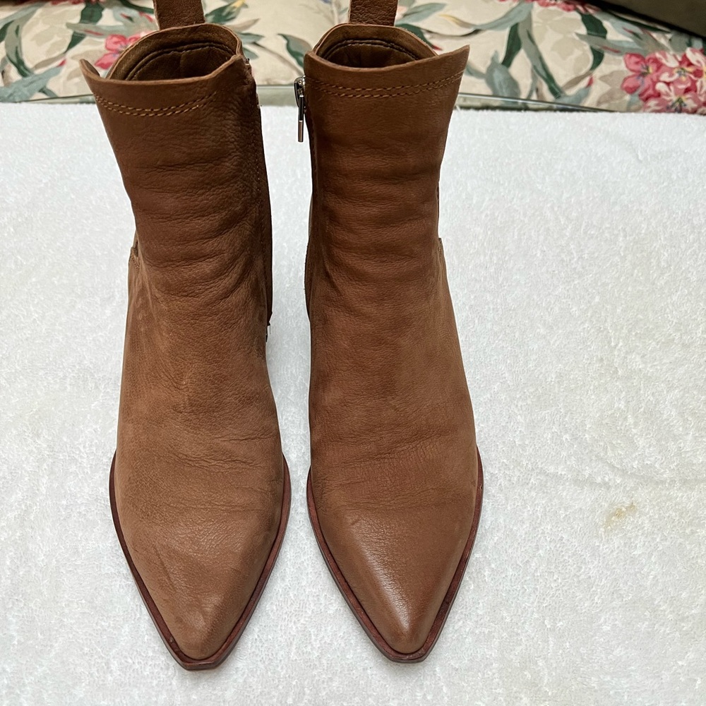 New Womens Dolce Vita Ankle Boots Size 7 Cognac Suede